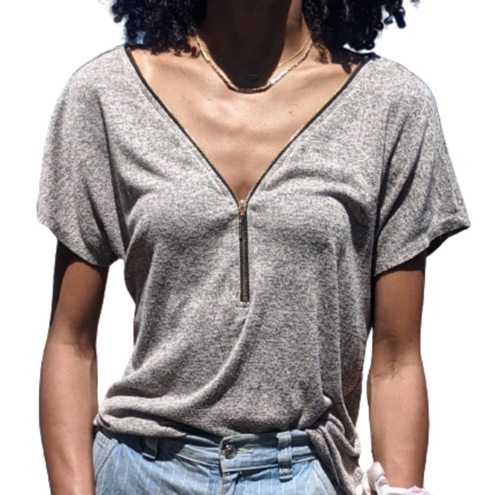 Gray t shirt with bling zipper